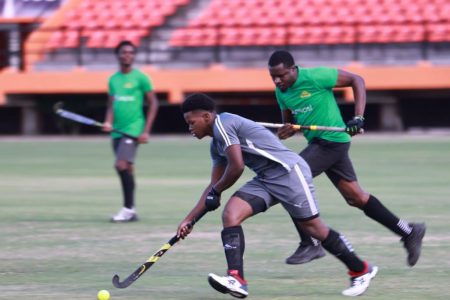 Saints defender Jabari Lovell (in gray) outpaces the Hiker’s Colonel Heywood.