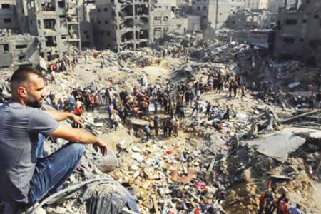 A Gazan surveys the destruction after Israeli airstrikes in the Jabalia refugee camp in northern Gaza on November 1, 2023. © Abed Khaled / AP
