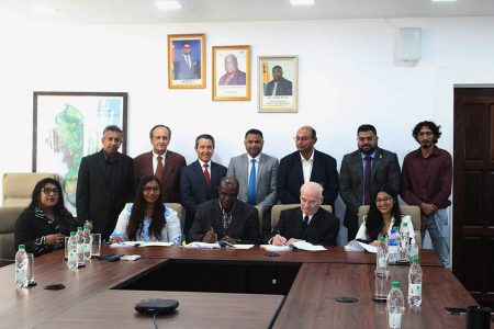 The signing of the consultancy contract  (DPI photo)
