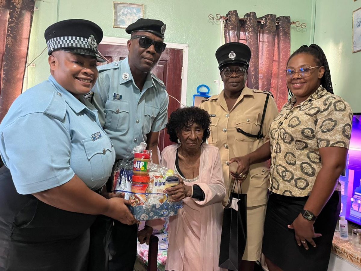 Edna Stephenson (centre) during the visit. (Police photo)