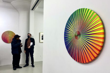 At Eye of the Storm: Circulos Vibrante, artist Carl F Anderson in conversation with David Eichenholtz, Director of the David Richard Gallery, New York NY (Photo Courtesy of Carl Hazlewood)
