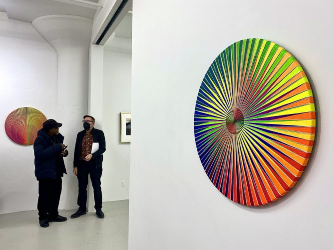 At Eye of the Storm: Circulos Vibrante, artist Carl F Anderson in conversation with David Eichenholtz, Director of the David Richard Gallery, New York NY (Photo Courtesy of Carl Hazlewood)
