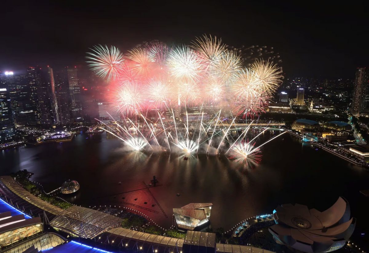  Fireworks explode over the Marina Bay during the New Year celebrations in Singapore. REUTERS/Edgar Su