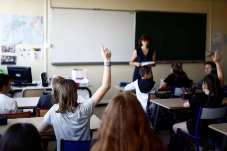 Schoolchildren work in a classroom on the first day of the new school year after summer break in Savenay, France, September 4, 2023. REUTERS/Stephane Mahe/files
