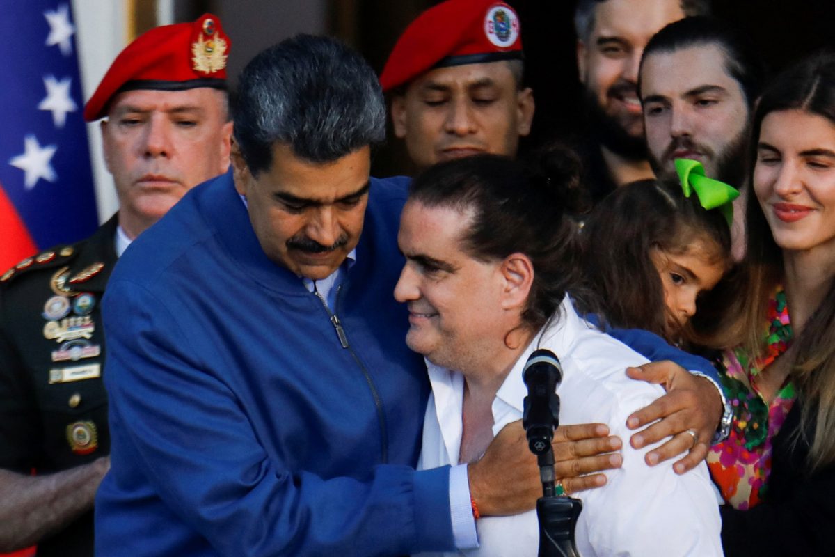Venezuelan President Nicolas Maduro embraces Alex Saab, who was facing U.S. bribery charges, after he was released by the U.S. government, at the Miraflores Palace, in Caracas, Venezuela, December 20, 2023. REUTERS/Leonardo Fernandez Viloria