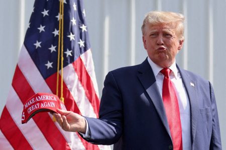 FILE PHOTO: Former U.S. President and Republican presidential candidate Donald Trump attends a 2024 presidential election campaign event in Summerville, South Carolina, U.S. September 25, 2023.  REUTERS/Sam Wolfe/File Photo