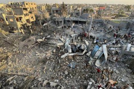 Palestinians inspect the site of an Israeli strike on a mosque, amid the ongoing conflict between Israel and the Palestinian Islamist group Hamas, in Rafah in the southern Gaza Strip, January 24, 2024. REUTERS/Fadi Shana reuters_tickers