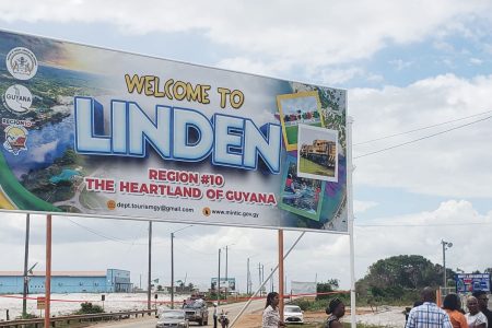 A ‘Welcome to Linden’ signboard was erected yesterday afternoon at the Millie’s Hideout Public Road in Amelia’s Ward, Linden. A release from the Guyana Police Force said that Ministry of Tourism officials and Linden Town Clerk Lennox Gasper, and Commander of Regional Police Division #10, Superintendent Guy Nurse were present at the ceremony. (Guyana Police Force photo)
