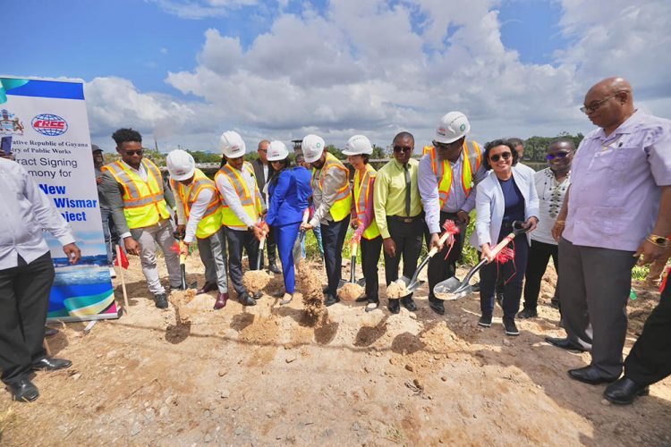 The sod turning (Office of the President photo)