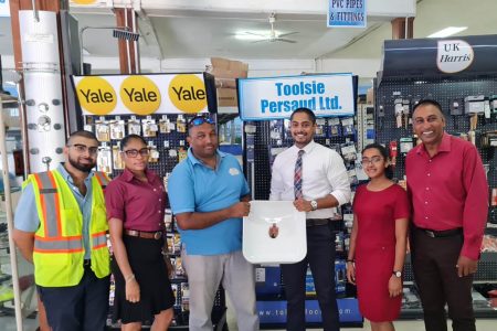 Vice President of the GGA, Monnaf Arjune (3rd from left), receives the donation
from Toolsie Persaud Limited
Sales Executive Kevin
Ewing-Chow in the presence
of other
officials
from the
association and the company
