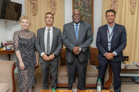 PM Mark Phillips (second from right) at the meeting (Office of the Prime Minister photo)