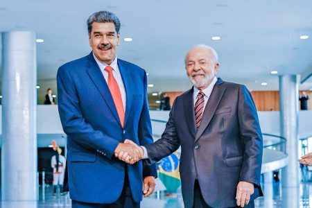 Brazilian President Luiz Inacio Lula da Silva (right) and Nicolas Maduro