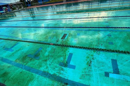 The state of the pool at the Aquatic Centre on Monday. According to Director of Sport Steve Ninvalle, work is currently underway to remedy the situation.