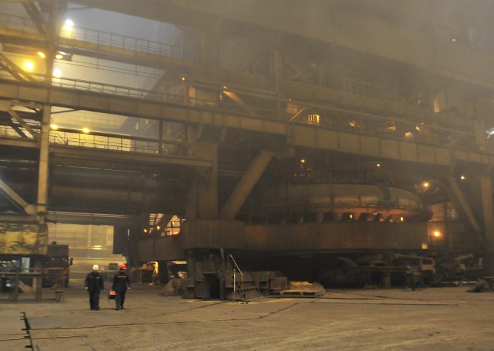 Employees walk past the blast furnace "Rossiyanka" at the Novolipetsk (NLMK) steel mill in Lipetsk, about 500 km (311 miles) southeast of the capital Moscow, January 30, 2014. REUTERS/Andrey Kuzmin/File photo