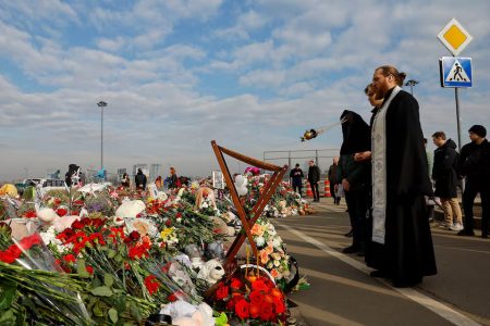 Clergymen conduct a memorial service for victims at a makeshift memorial near the Crocus City Hall following a deadly attack on the concert venue outside Moscow, Russia, March 29, 2024. (Reuters photo)