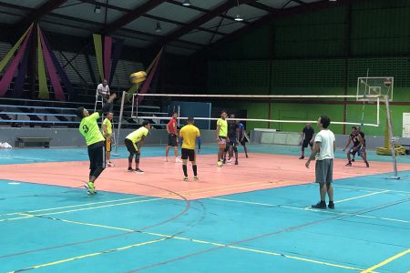 A scene from the Venguy and Vanguard clash in the DVA Senior Men’s Volleyball League 