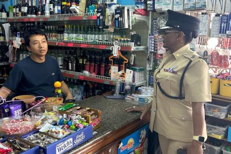 A policewoman speaking to a supermarket employee (Police photo)