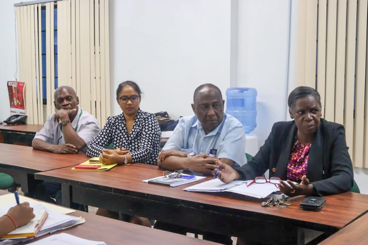The GPSU team at the meeting (Ministry of Labour photo)
