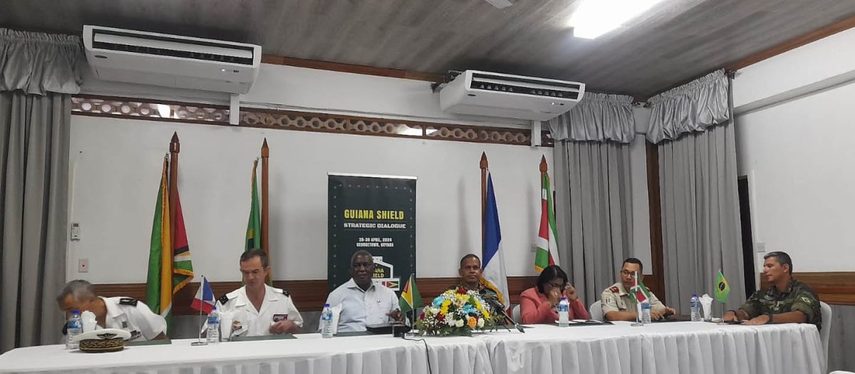 Minister of Home Affairs: Robeson Benn (third from left), Brigadier Omar Khan (fourth from right), Minister of Defence for Suriname Krishnakoemarie Mathoera (third from right) , members of the French delegation and the Brazilian military attaché at the press conference  