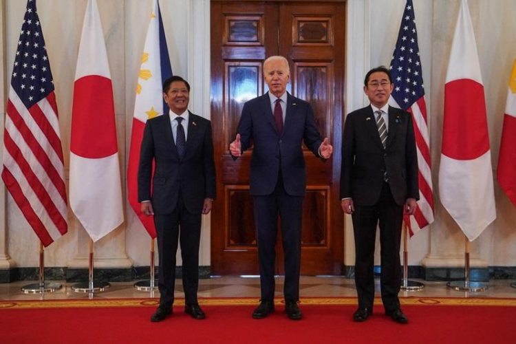 U.S. President Joe Biden (centre) hosts Philippine President Ferdinand Marcos Jr. (left) and Japan Prime Minister Fumio Kishida for a trilateral summit at the White House, in Washington, U.S., April 11, 2024. REUTERS/Kevin Lamarque