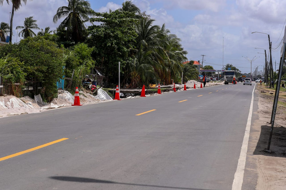  Work has commenced for the expansion of the Railway Embankment Road into a four-lane road from Sheriff Street. Minister of Public Works Juan Edghill on Saturday met with residents living on the Blygezight, Railway Embankment to apprise them of the project. (Ministry of Public Works photo)
