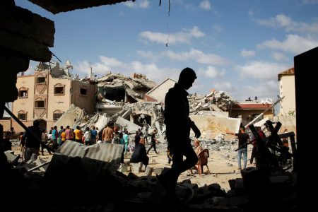 Palestinians inspect the site of an Israeli strike on a house, amid the ongoing conflict between Israel and Hamas, in Rafah, in the southern Gaza Strip May 5, 2024. (Reuters photo)