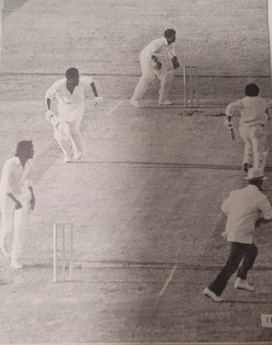 Andy Roberts and Deryck Murray scamper to take the winning run against Pakistan in the 1975 Prudential World Cup second round encounter (Source 1977 media guide, The West Indies vs Pakistan in Guyana)  