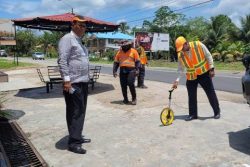 Minister of Public Works, Juan Edghill (left) and ministry engineers inspecting roads along the Soesdyke/Timehri area, East Bank Demerara (DPI photo)