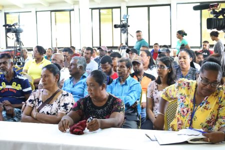 Farmers at the meeting (Ministry of Agriculture photo)