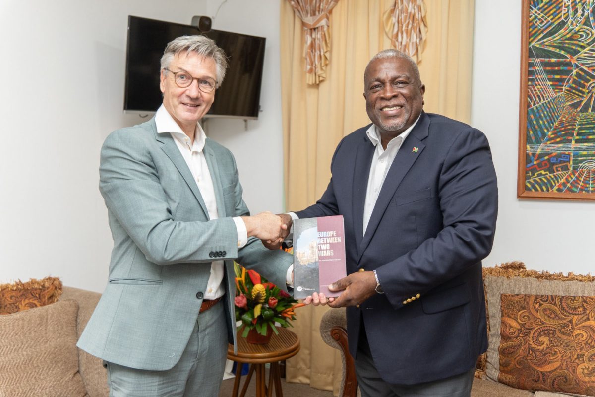 René van Nes (left) with Prime Minister Mark Phillips (Office of the Prime Minister photo)