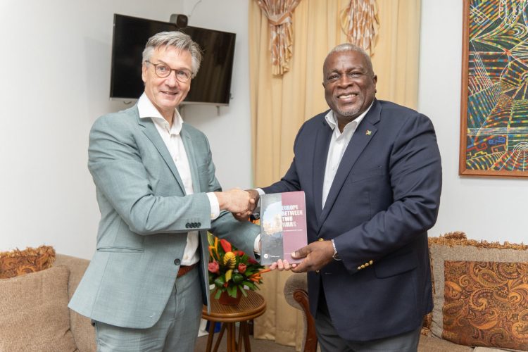 René van Nes (left) with Prime Minister Mark Phillips (Office of the Prime Minister photo)