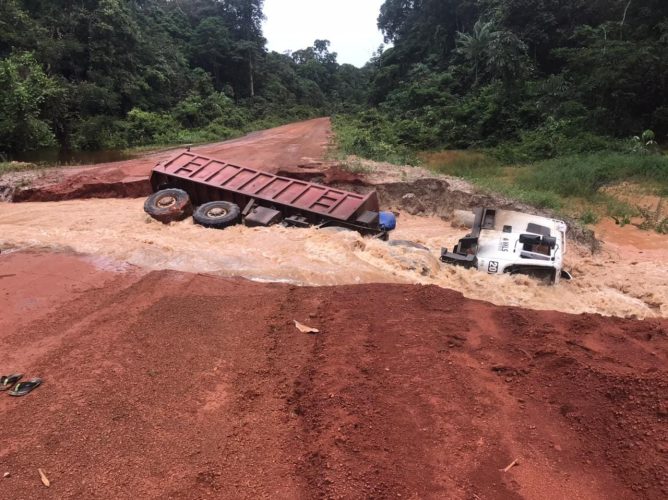 The destroyed section of the corridor with the truck after it toppled.  (Ministry of Public Works photo)