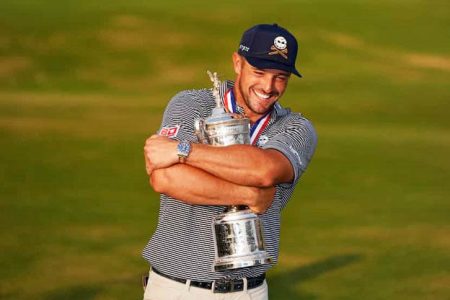 Bryson DeChambeau holds the trophy after winning the U.S. Open golf tournament Sunday, June 16, 2024, in Pinehurst, N.C. (AP Photo/George Walker IV)(George Walker IV / ASSOCIATED PRESS) 