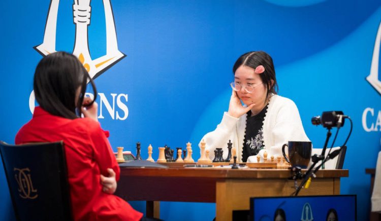 Tan Zhongyi (right) (Photo: St Louis Chess Club/Lennart Ootes)