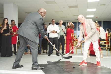 Prime Minister Mark Phillips (left) and Canadian High Commissioner Mark Berman square off for ice hockey at Thursday’s event (Office of the Prime Minister photo)
