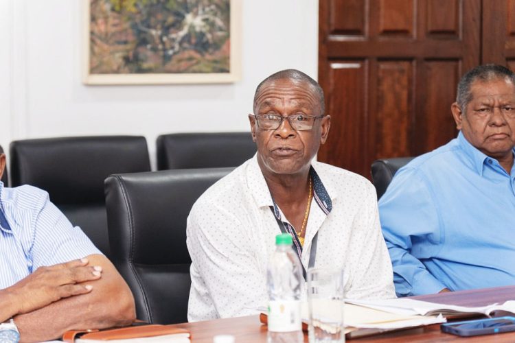 Some of the attendees at the meeting (Office of the Prime Minister photo)
