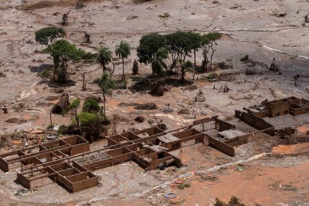 FILE PHOTO: The debris of the municipal school of Bento Rodrigues district, which was covered with mud after a dam owned by Vale SA and BHP Billiton Ltd burst, is pictured in Mariana, Brazil, November 10, 2015.     REUTERS/Ricardo Moraes/File photo