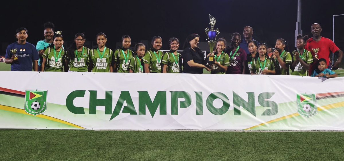 St. Ignatius receives its title after defeating Waramuri in the final of the Blue Water Girl’s
U-15 Football Championship
