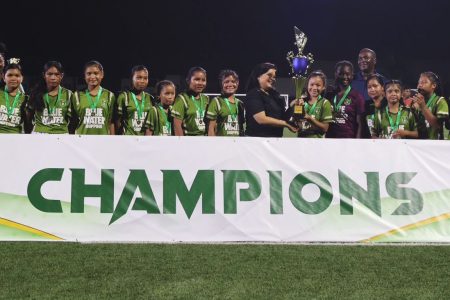St. Ignatius receives its title after defeating Waramuri in the final of the Blue Water Girl’s
U-15 Football Championship