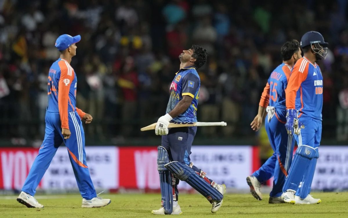 Kusal Perera (centre) was dismissed without scoring as Sri Lanka only managed to score for runs in the Super Over
