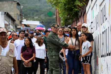 People line up to cast their votes in Venezuela's presidential election, in San Cristobal, Venezuela July 28, 2024. REUTERS/Carlos Eduardo Ramirez