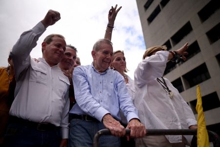 Opposition candidate Edmundo Gonzalez takes part in a march as people gather to protest after election results awarded Venezuela’s President Nicolas Maduro with a third term, in Caracas, Venezuela July 30, 2024. REUTERS/Gaby Oraa