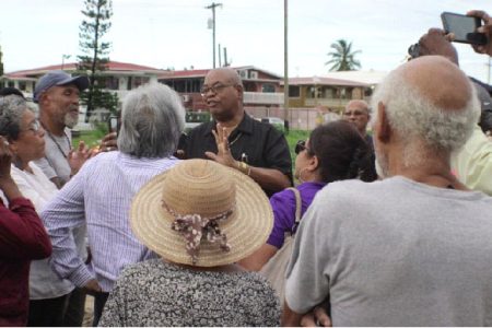 Minister of Public Works, Juan Edghill engaging stakeholders of Lamaha Gardens on traffic disruptions (DPI photo)
