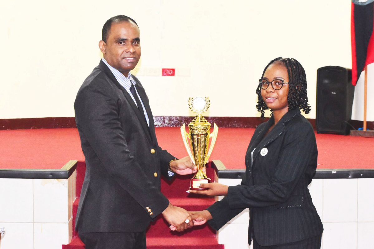 Best Graduating Student – Woman Constable Abigail Abel (right) receiving her trophy from Crime Chief Wendell Blanhum (Police photo)
