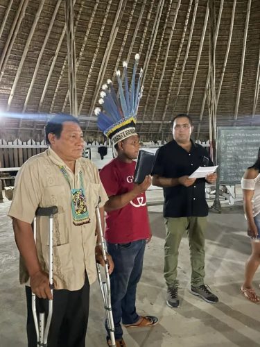 Toshoa Ayaw taking his oath of office following the elections on Monday (DPI photo)