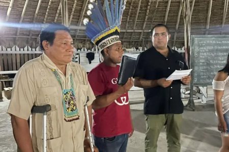 Toshoa Ayaw taking his oath of office following the elections on Monday (DPI photo)