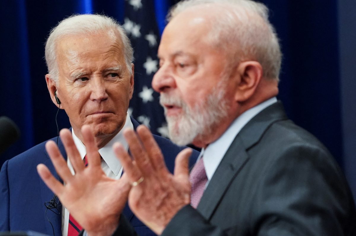 FILE PHOTO: U.S. President Joe Biden listens to Brazilian President Luiz Inacio Lula da Silva during an event with labor leaders from the United States and Brazil, on the sidelines of the 78th U.N. General Assembly in New York City, U.S., September 20, 2023. REUTERS/Kevin Lamarque/File Photo