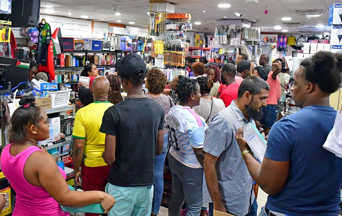 FILE PHOTO: People shop for supplies in a supermarket ahead of the arrival of Hurricane Beryl in Bridgetown, Barbados June 30, 2024.  REUTERS/Nigel R Browne/File Photo