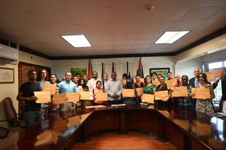 The new citizens with officials of the Ministry of Home Affairs (Ministry of Home Affairs photo)