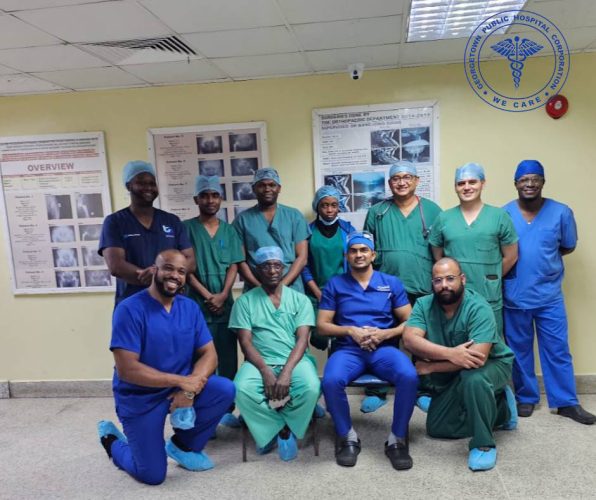 The team involved in the joint replacements (GPHC photo)
